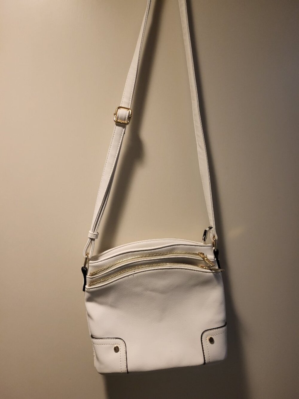 White shoulder bag